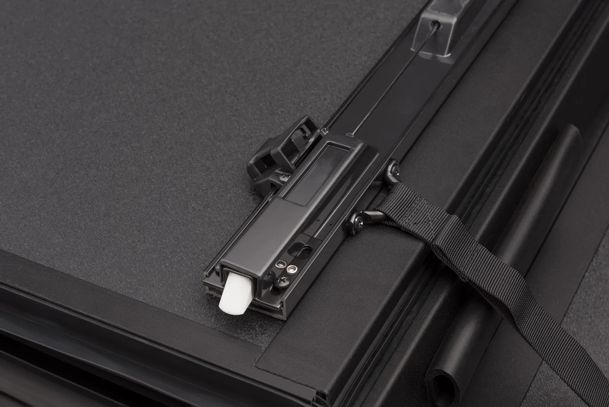 BakFlip MX4 locking system
