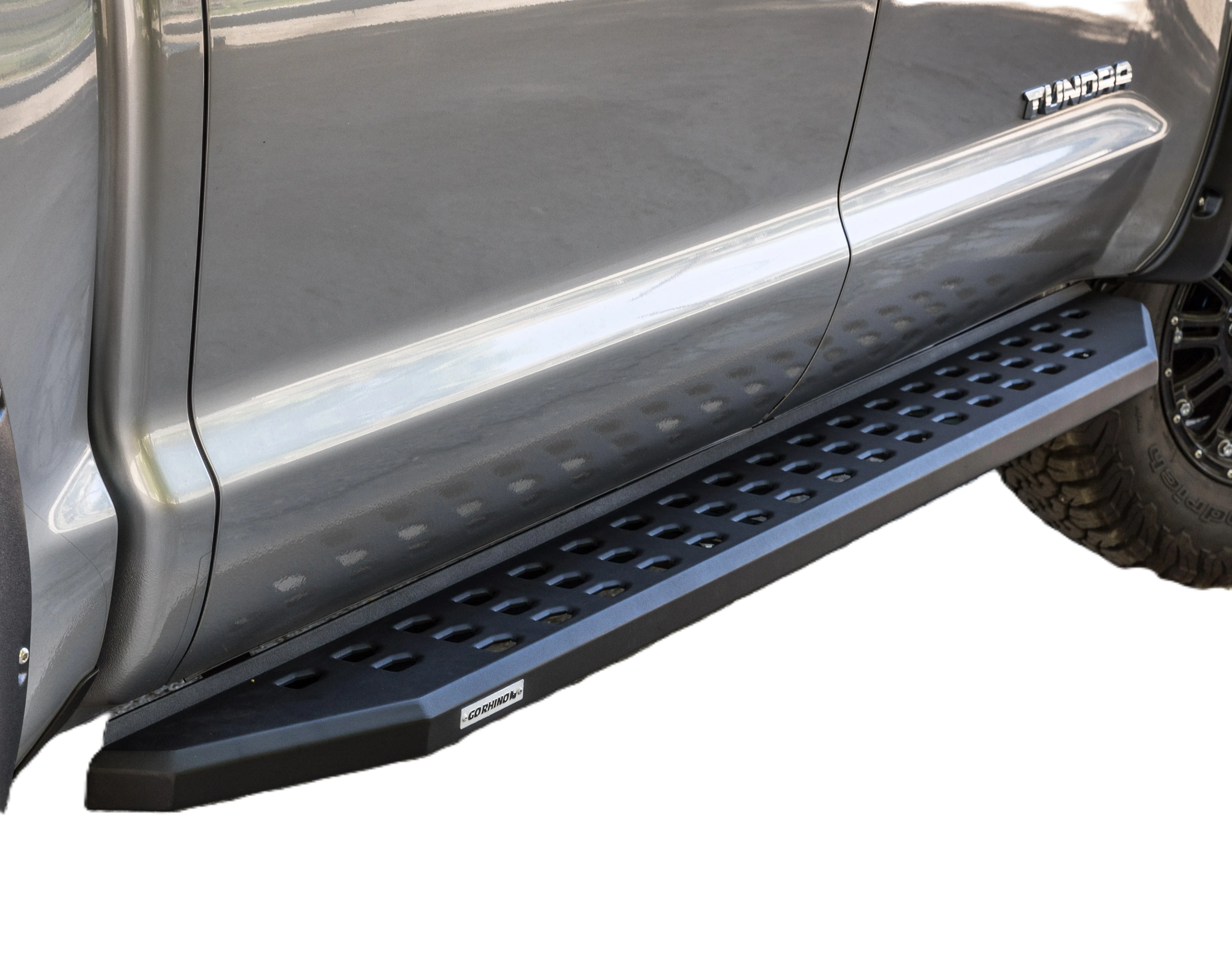 Running board installed on Toyota Tundra